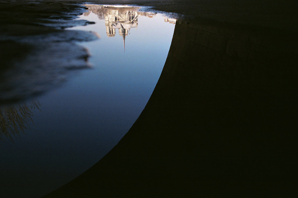 Notre-Dame sous un pont