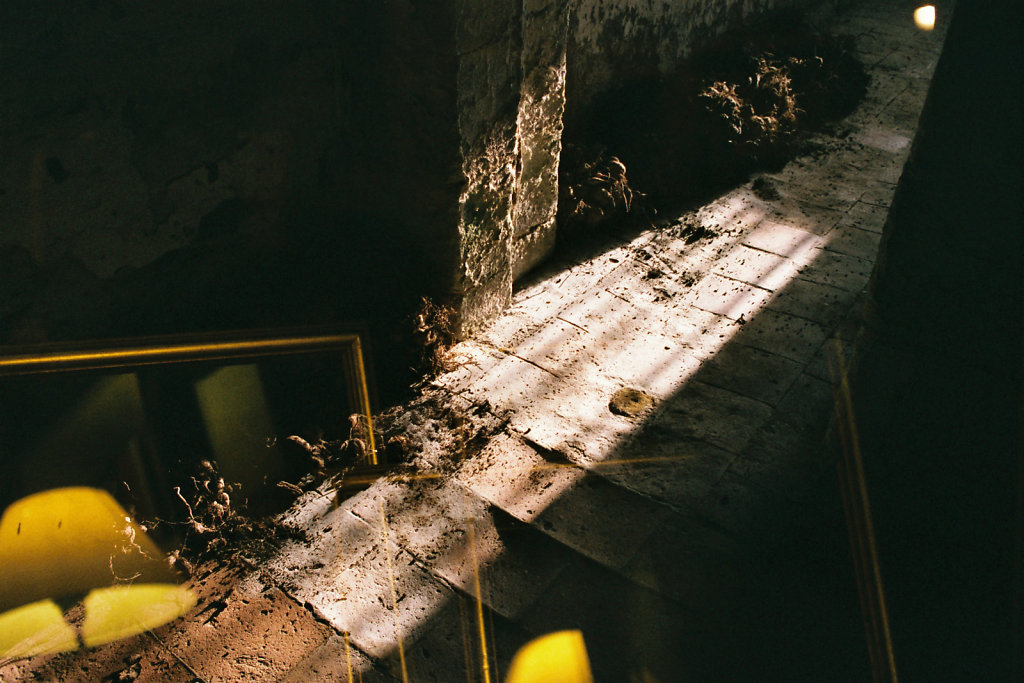 Des cadres jaillit la lumière